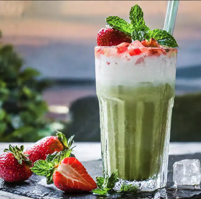 Çilekli Matcha Latte (Soğuk)